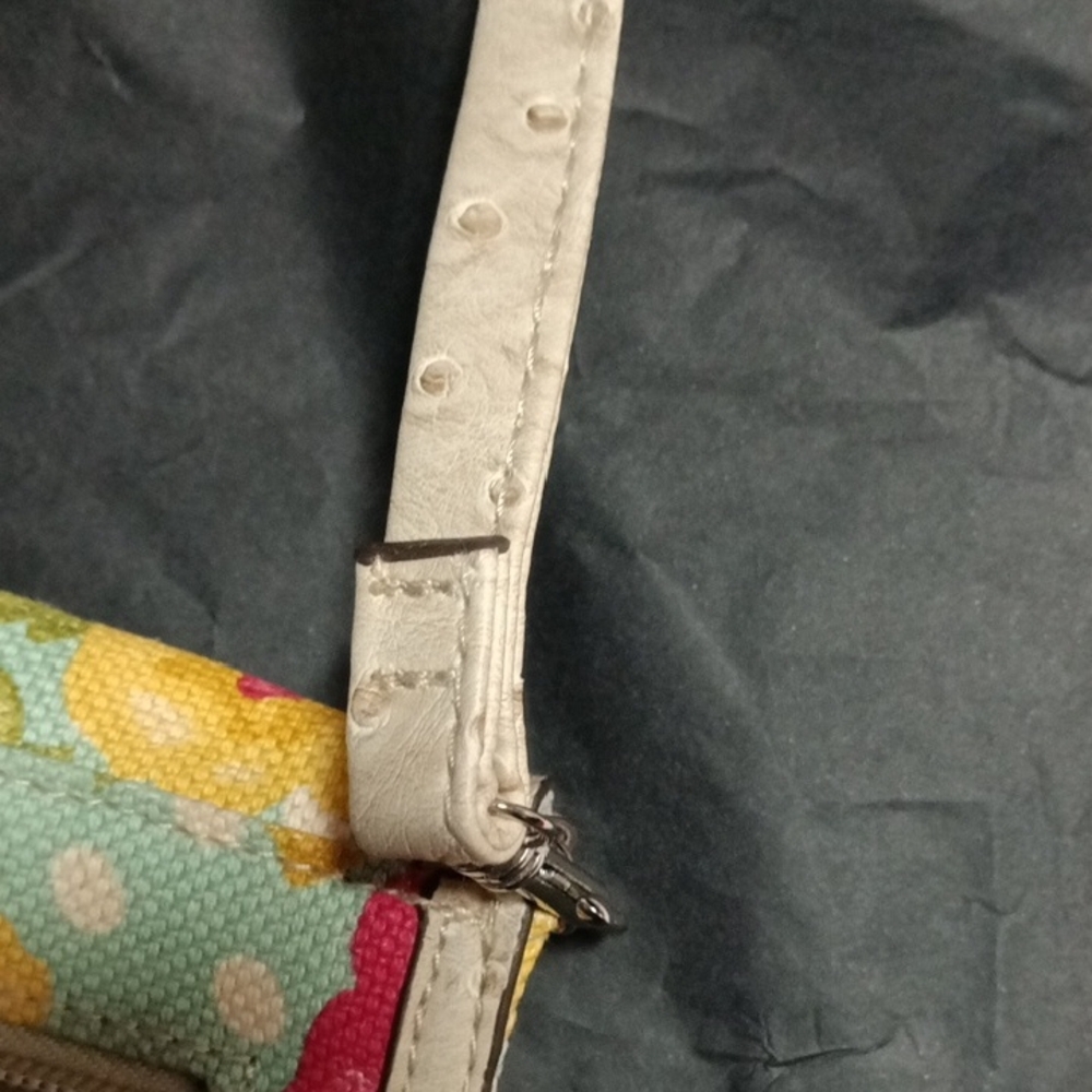 Relic Small Floral Envelope Clutch - Picture 5 of 8
